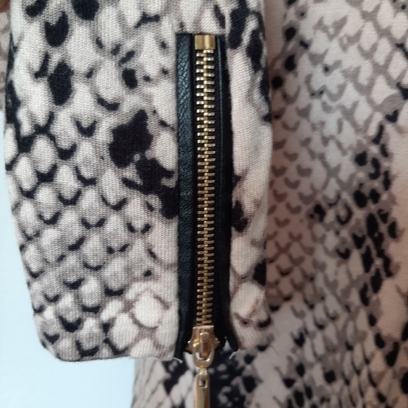 Long Sweater - Picture 4 of 7